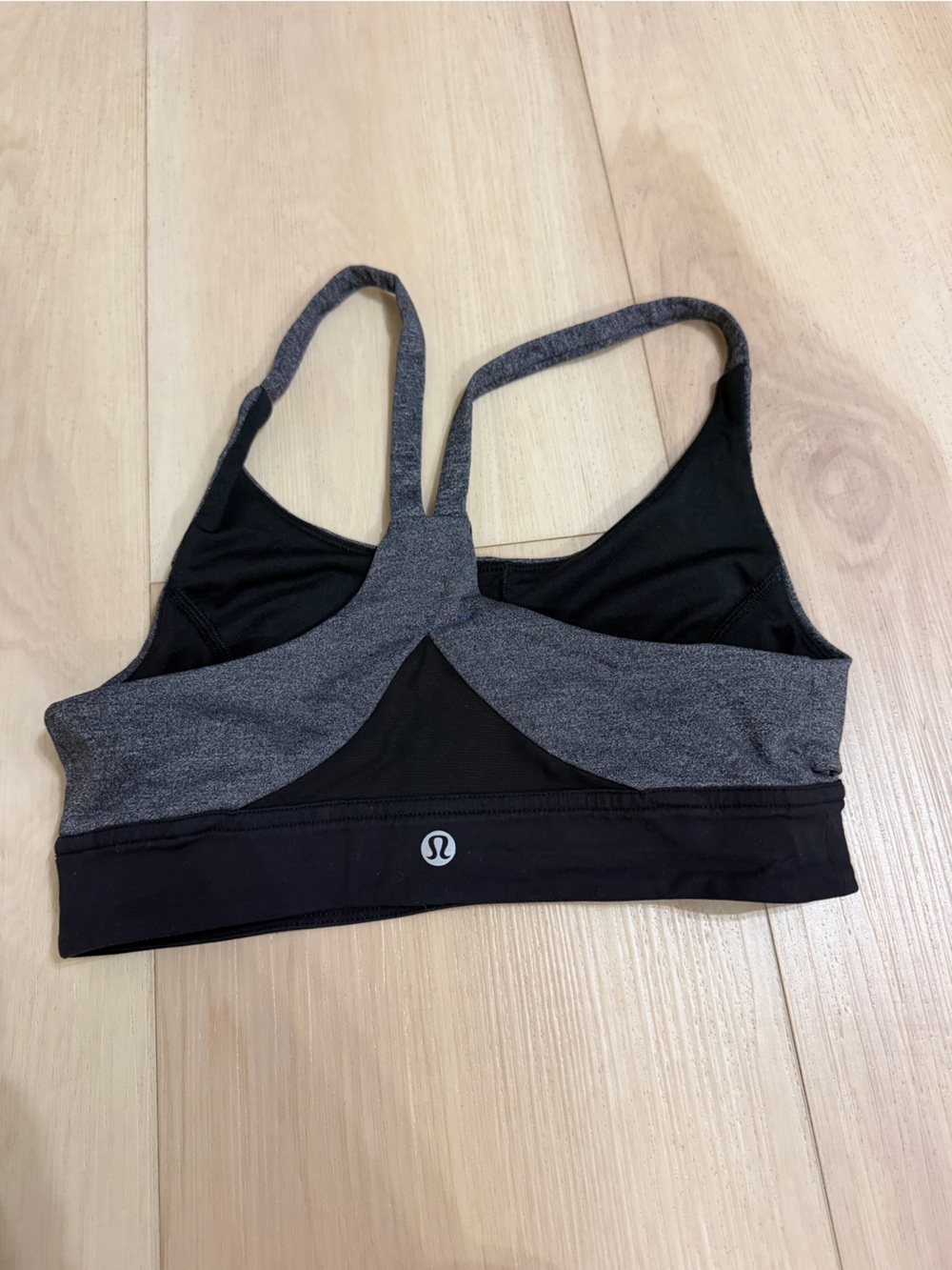 Women’s lululemon sports bra size 4